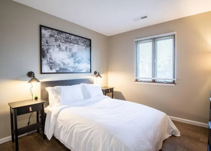 The Black Strat An Iconic, New Age Appartement *
