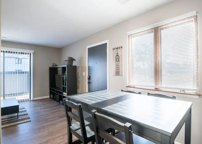 Appartement The Black Strat An Iconic, New Age Peoria